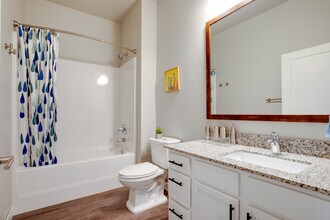 Hello Apartments in Golden Valley, MN - Building Photo - Interior Photo