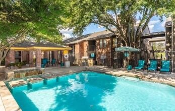 Acadia on the Lake in San Antonio, TX - Foto de edificio - Building Photo