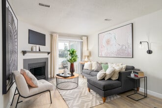 Metro on 5th in St. Charles, MO - Building Photo - Interior Photo