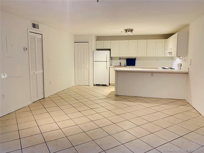 2734 Bird Ave, Unit 302 in Miami, FL - Building Photo - Building Photo