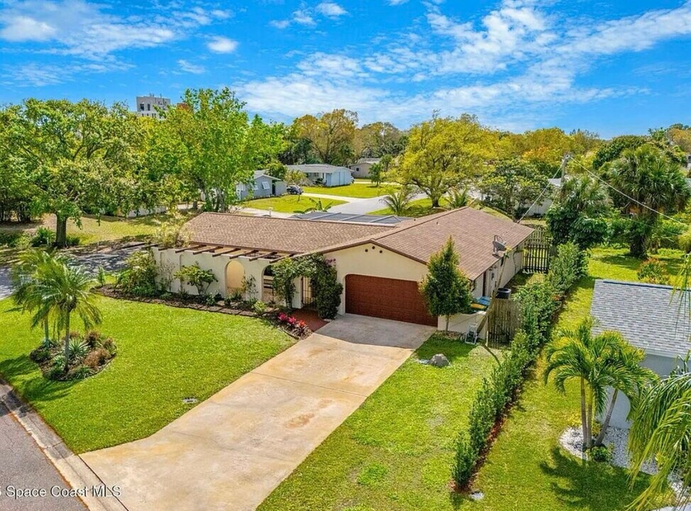 301 Dartmouth Ave in Melbourne, FL - Building Photo