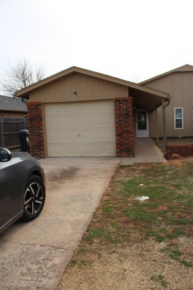 1006 Straka Terrace in Oklahoma City, OK - Building Photo - Building Photo