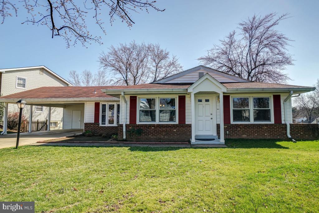 504 S Harrison Rd in Sterling, VA - Building Photo