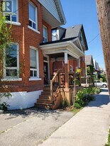 322 Queen St S in Hamilton, ON - Building Photo