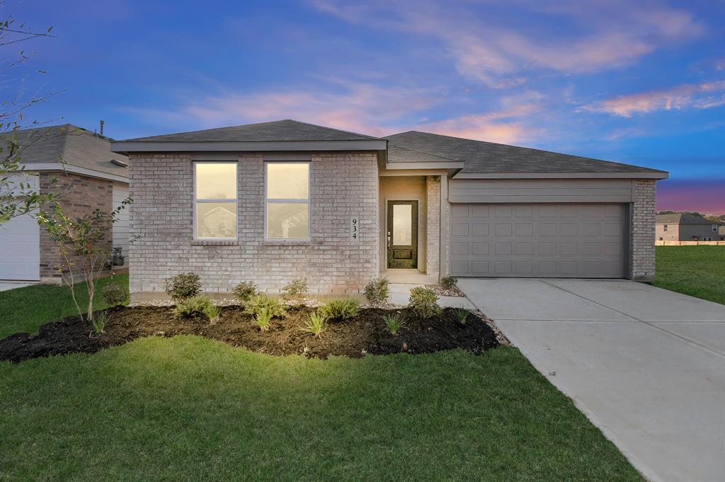 934 Garden Path Dr in Willis, TX - Foto de edificio