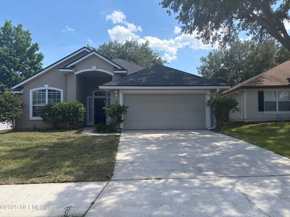 2821 Cross Creek Dr in Green Cove Springs, FL - Building Photo