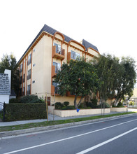 5038 Laurel Canyon Blvd in Valley Village, CA - Building Photo - Building Photo