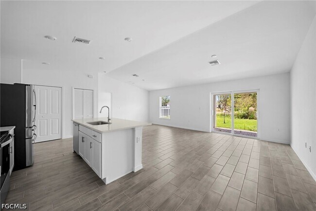 2815 24th St W in Lehigh Acres, FL - Building Photo - Building Photo