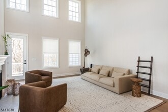 37 Hillandale Dr in Far Hills, NJ - Building Photo - Building Photo