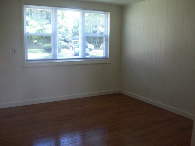 Evergreen Town House Apartments in New Britain, CT - Building Photo - Interior Photo