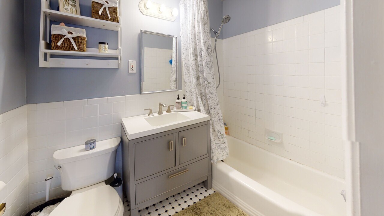511 Beacon St, Unit 2 in Boston, MA - Building Photo