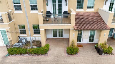1048 SW 147th Ave in Pembroke Pines, FL - Building Photo - Building Photo
