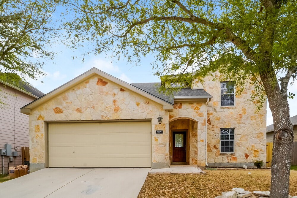 3925 Whisper Point in Schertz, TX - Building Photo