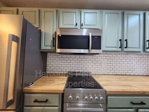 2305 6th St in Bremerton, WA - Building Photo - Building Photo