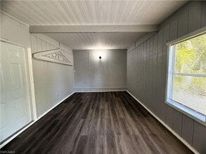 8239 Suncoast Dr in North Fort Myers, FL - Building Photo - Building Photo