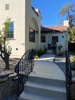 1077 E Howard St in Pasadena, CA - Building Photo