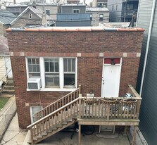 2423 W Cortez St, Unit Coach House in Chicago, IL - Building Photo