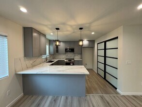 7149 Apperson St, Unit #2 in Tujunga, CA - Foto de edificio - Building Photo