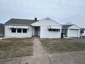 209 E Burnside St in Bellefonte, PA - Building Photo