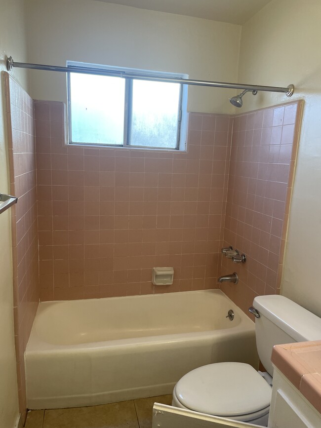 237 E Navilla Plz in Covina, CA - Building Photo - Building Photo