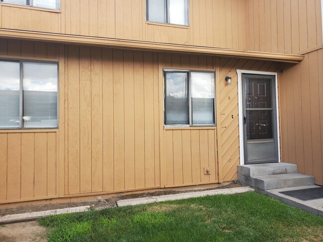 property at 1102 E Carolina Ave