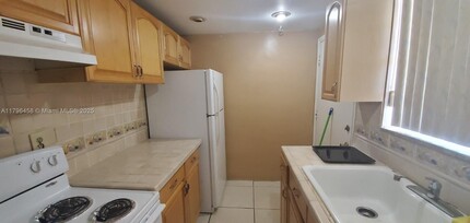 465 Swallow Dr in Miami Springs, FL - Building Photo - Building Photo