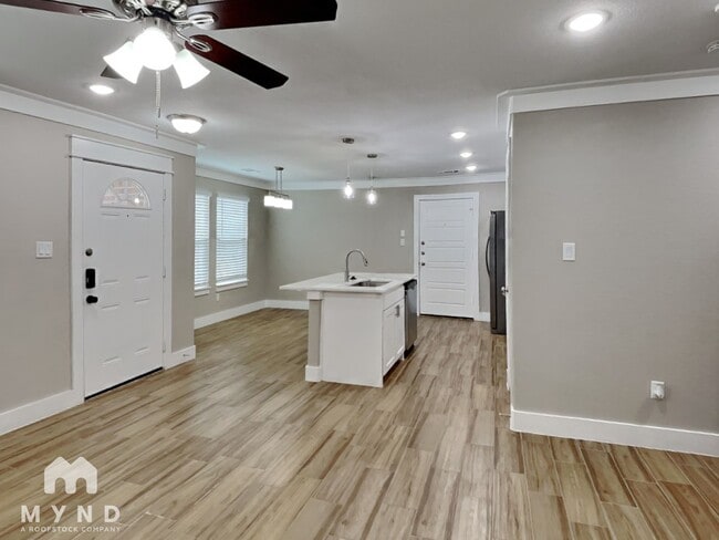 5736 Lone Star Cir in Granbury, TX - Building Photo - Building Photo