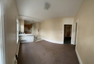 24 Loomis St, Unit 5 in Burlington, VT - Foto de edificio - Building Photo