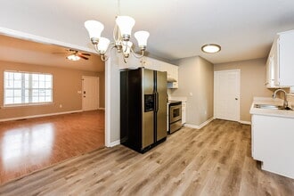 2227 Sawmill St in Murfreesboro, TN - Foto de edificio - Building Photo