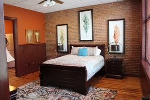 6 E Main St, Unit 201