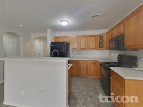 8830 W Toronto Way in Tolleson, AZ - Building Photo - Building Photo