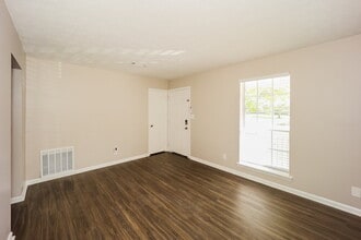 156 Meadowlark Ln in Jonesboro, GA - Building Photo - Building Photo