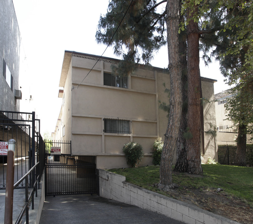 Gilmore Apartments in North Hollywood, CA - Building Photo