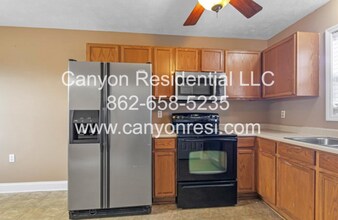 141 Kendall Ct in Raeford, NC - Building Photo - Building Photo