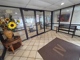 4158 Inverrary Dr in Lauderhill, FL - Building Photo