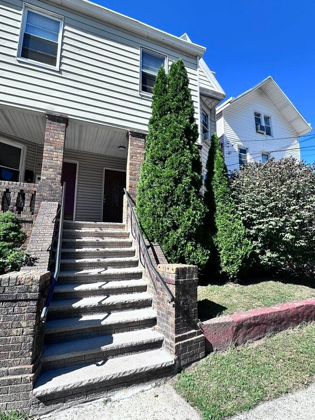 35 Lord Ave in Bayonne, NJ - Building Photo - Building Photo