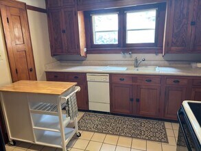 1300 N 70th St in Wauwatosa, WI - Building Photo - Building Photo