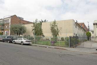 241 S Alexandria Ave in Los Angeles, CA - Foto de edificio - Building Photo