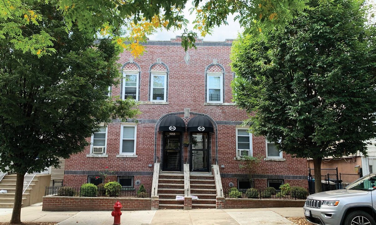 1955 Lurting Ave in Bronx, NY - Foto de edificio