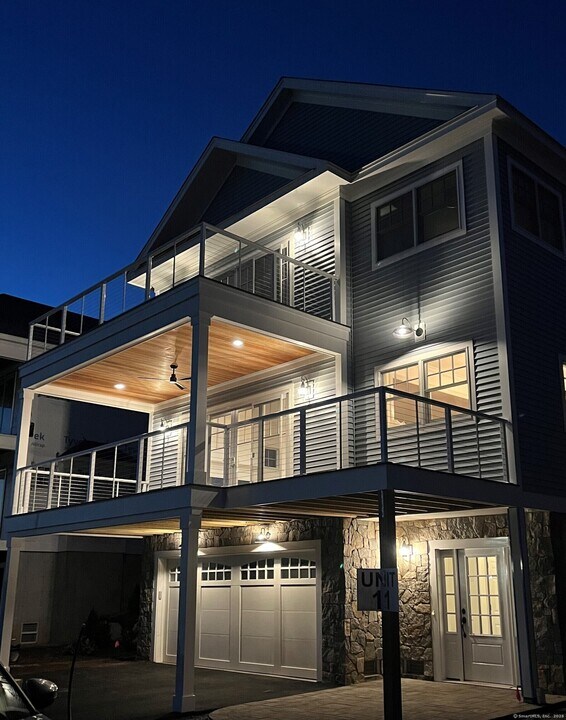 11 Marina Vlg in Branford, CT - Building Photo