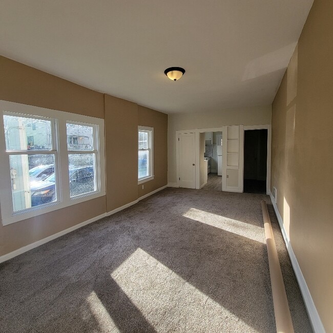 338 SE Jackson St, Unit #1 in Roseburg, OR - Foto de edificio - Building Photo