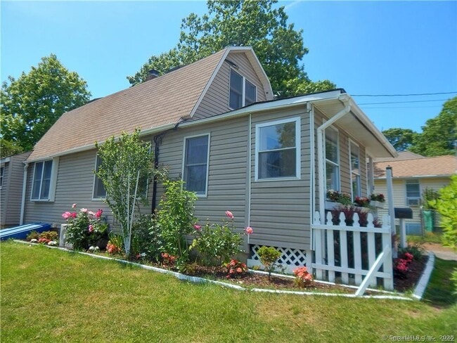 property at 8 Peak Ave
