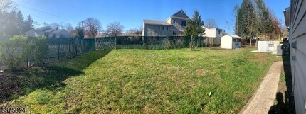 24 Hill Ct in Pompton Lakes, NJ - Building Photo - Building Photo