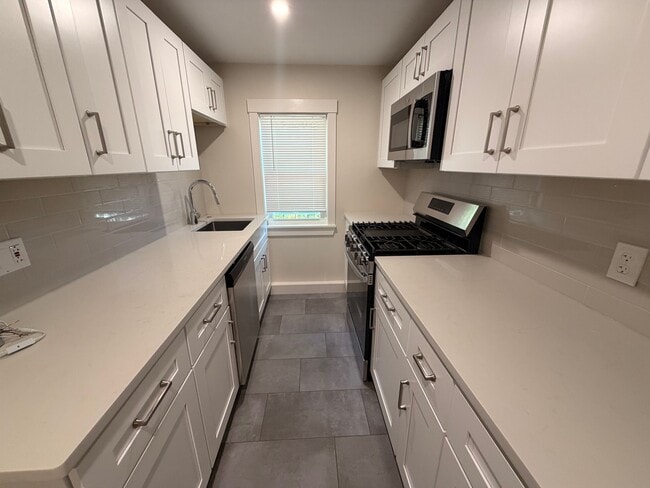 21 Gibson St, Unit 3 in Cambridge, MA - Foto de edificio - Building Photo