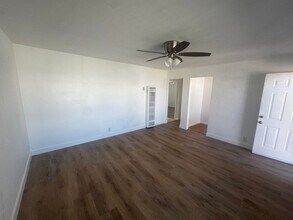 1499 W 35th Pl in Los Angeles, CA - Foto de edificio - Building Photo