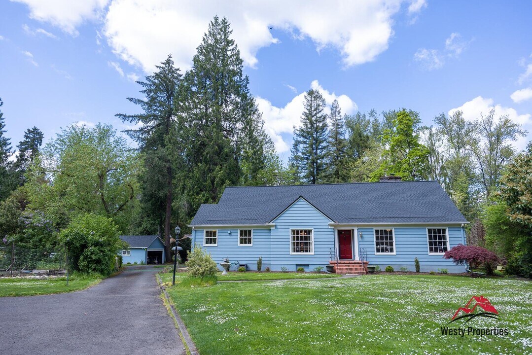 4917 SE Aldercrest Rd in Milwaukie, OR - Building Photo