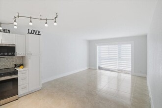 1400 SW 124th Terrace in Pembroke Pines, FL - Building Photo - Building Photo