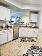 3236 E Chandler Blvd in Phoenix, AZ - Foto de edificio - Building Photo