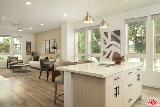 2720 N Cadence Wy in Los Angeles, CA - Building Photo - Building Photo