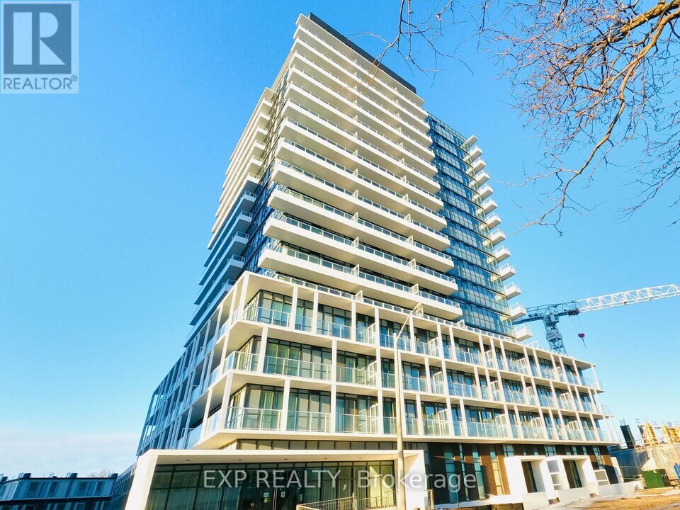 180 Fairview Mall Dr in Toronto, ON - Building Photo